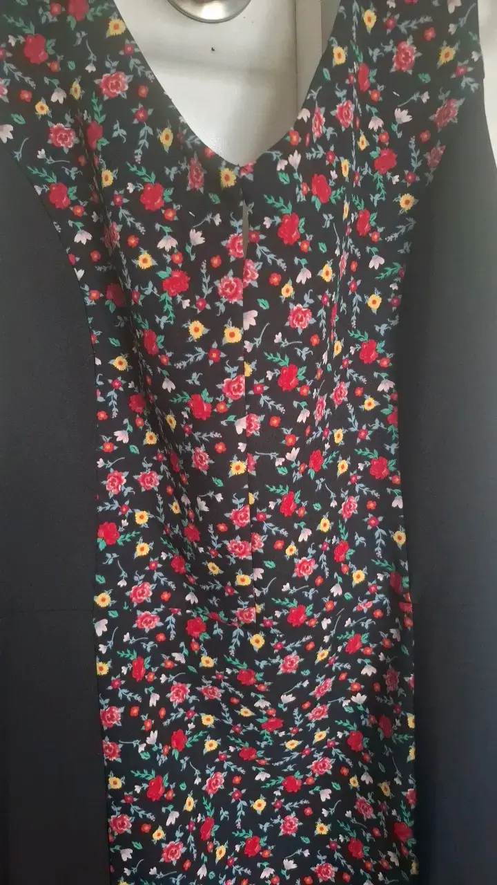 Vestido floreado sin mangas talla 40 marca IO - 2