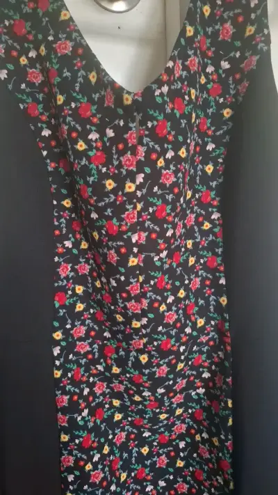 Vestido floreado sin mangas talla 40 marca IO - miniatura 2