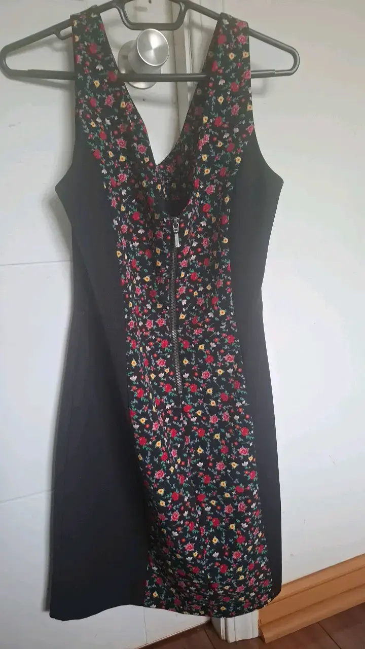 Vestido floreado sin mangas talla 40 marca IO - 3