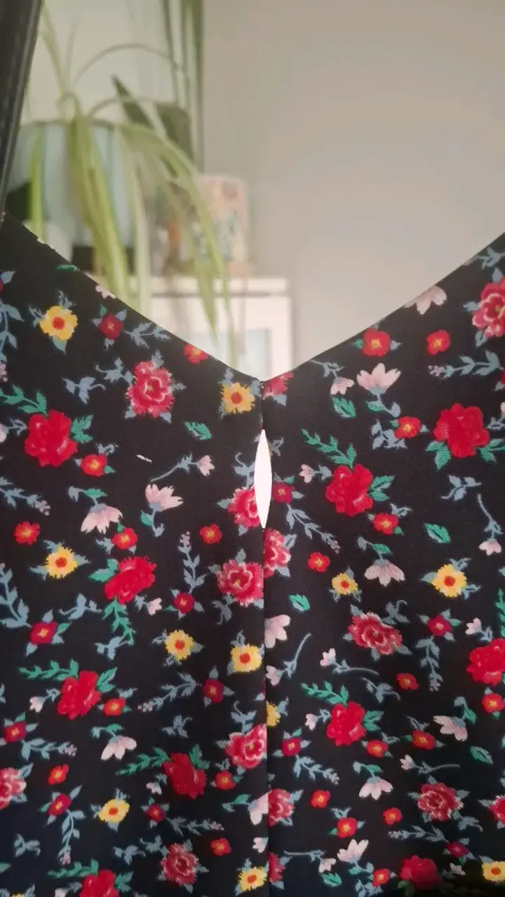 Vestido floreado sin mangas talla 40 marca IO - 5