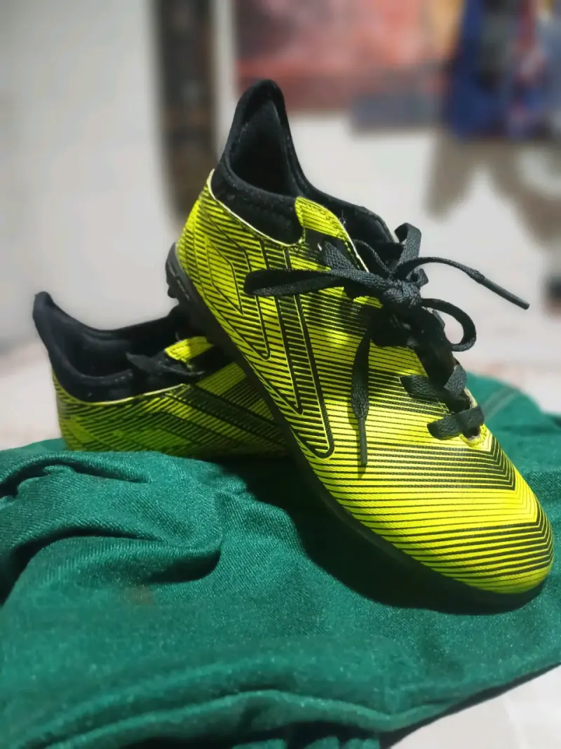 Zapatillas de fútbol sala amarillas para niños - 1