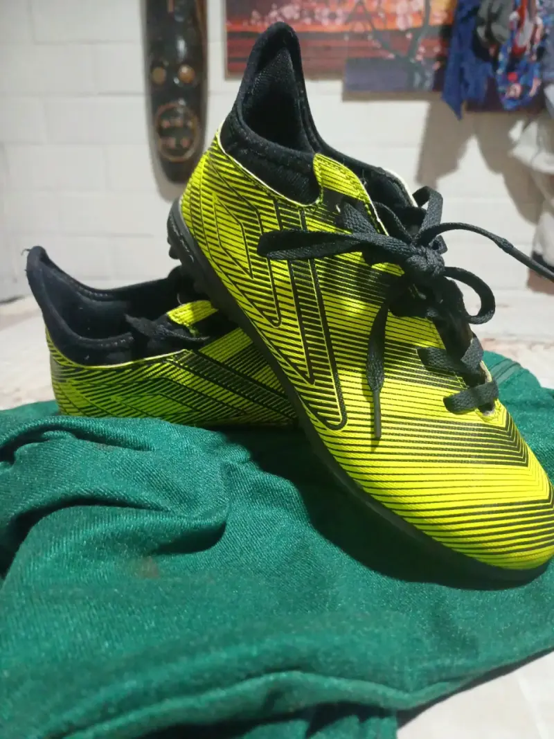 Zapatillas de fútbol sala amarillas para niños - 2