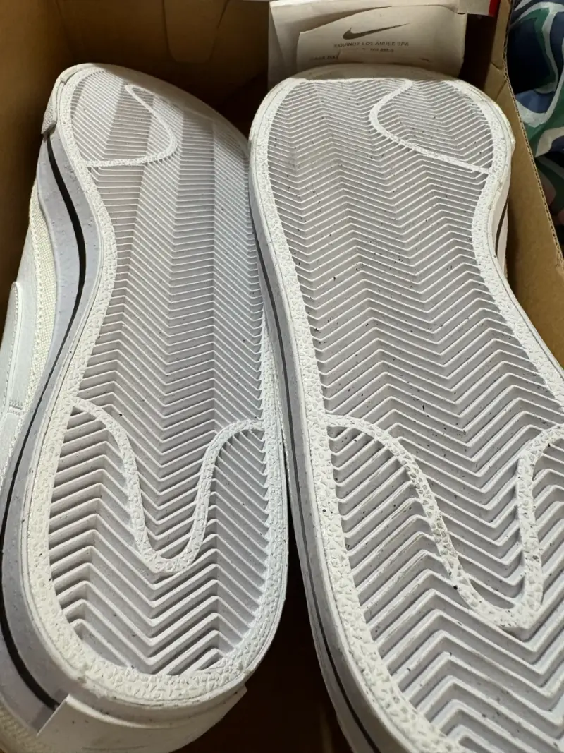 Zapatillas deportivas blancas Nike - 3