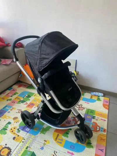 Coche de bebé Infanti con asiento desmontable - miniatura 1