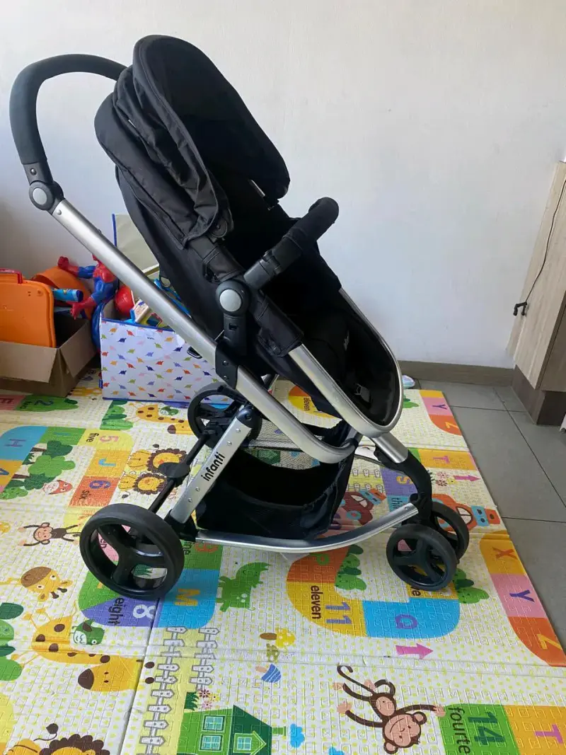 Coche de bebé Infanti con asiento desmontable - 2