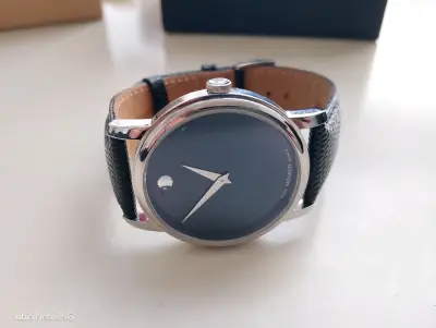 Reloj de pulsera Movado con correa de cuero - miniatura 1