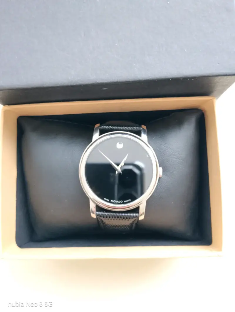 Reloj de pulsera Movado con correa de cuero - 2