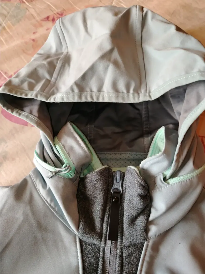 Chaqueta polar Quechua gris con capucha - 4