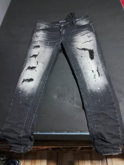 Jeans negros desgastados para hombre - miniatura 1