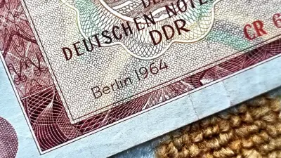 Billete 20 Marcos RDA,1964. 2 monedas RDA. - miniatura 2