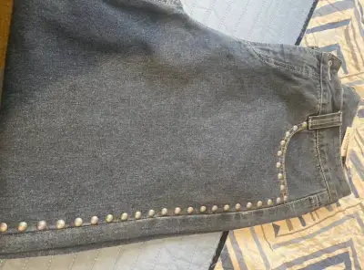 Jeans de mujer con tachas icono - miniatura 2