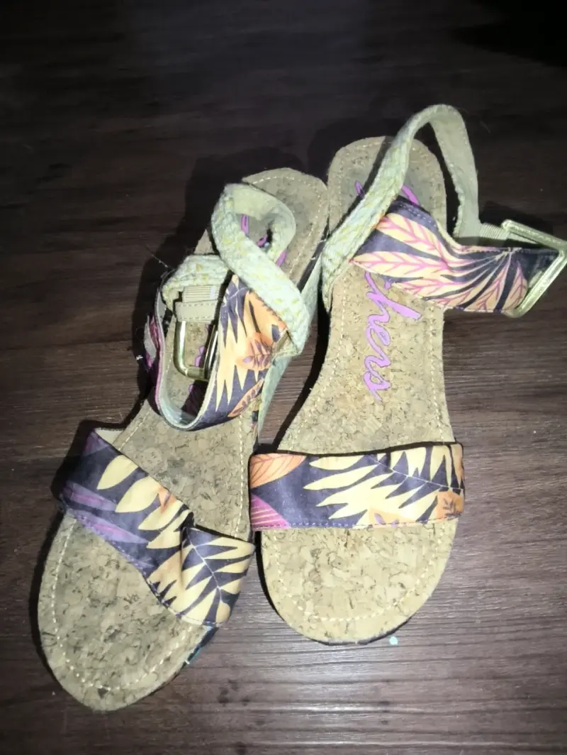 Sandalias de corcho con estampado tropical - 1