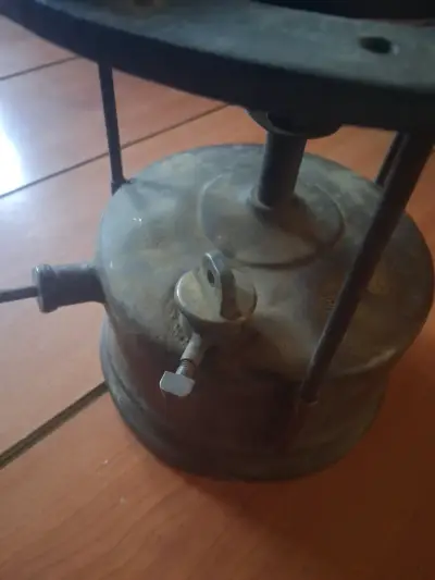 Antiguo soporte de metal para olla - miniatura 2