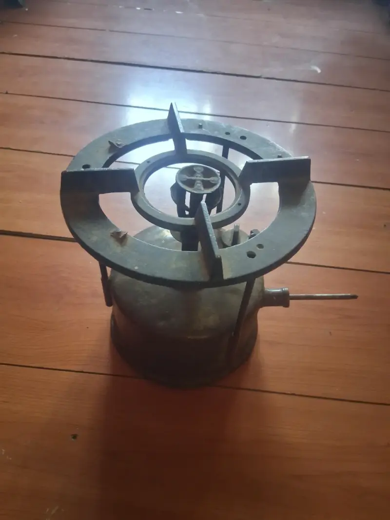 Antiguo soporte de metal para olla - 3