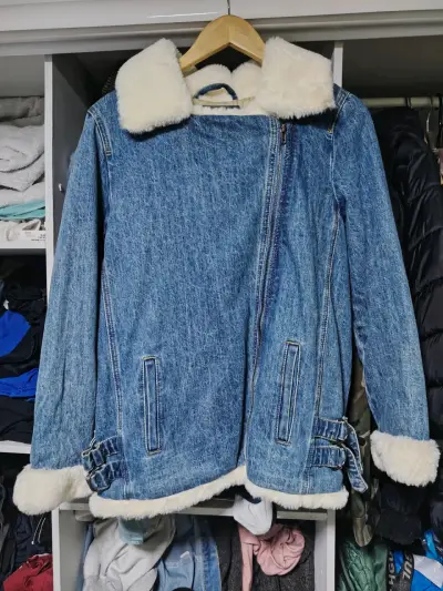 Chaqueta de mezclilla con forro de piel sintética - miniatura 1