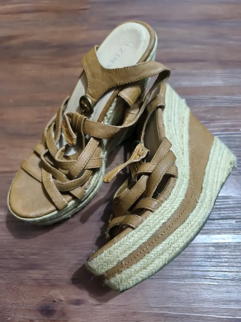 Sandalias de cuña marrón Zinz con tiras - 2