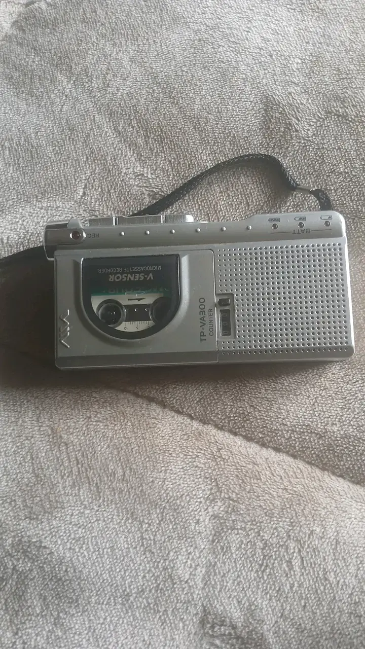Grabadora de microcassette Aiwa TP-V300 con sensor de voz - 1