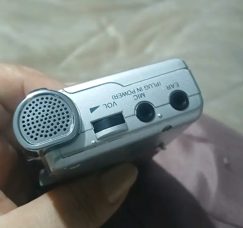 Grabadora de microcassette Aiwa TP-V300 con sensor de voz - 2