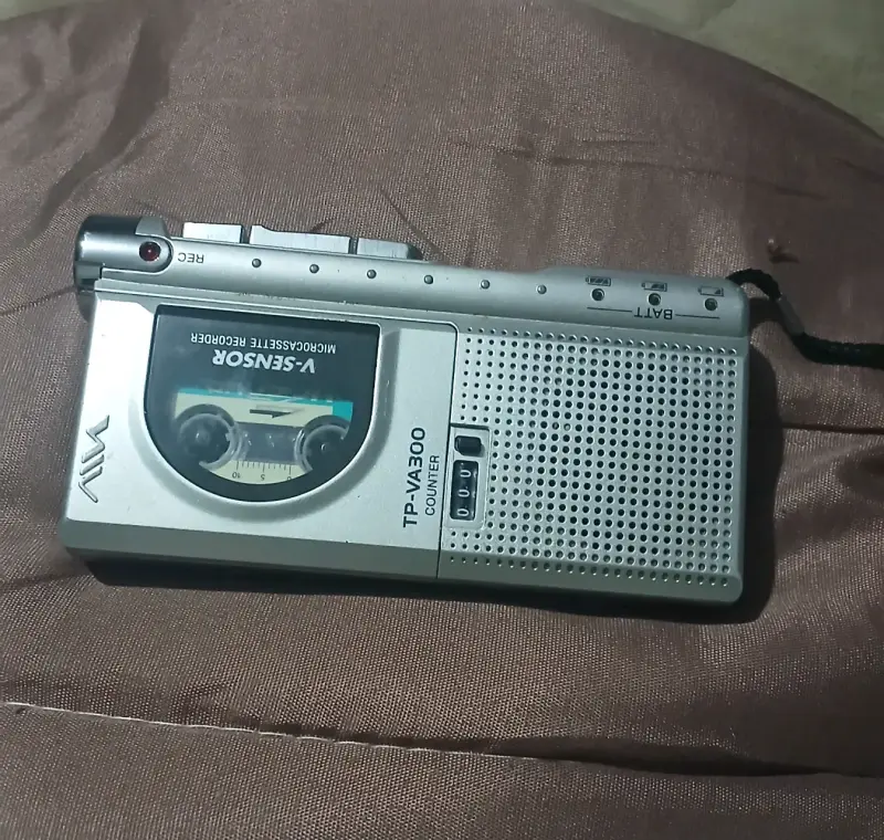 Grabadora de microcassette Aiwa TP-V300 con sensor de voz - 6