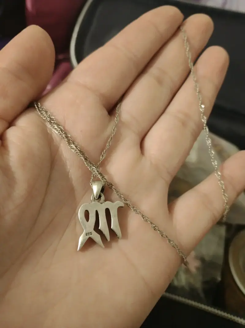 Collar de plata con colgante de signo Virgo