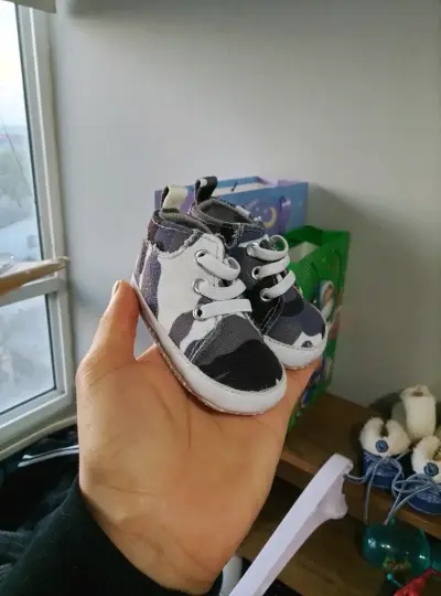 Zapatos para bebé en varios diseños y colores - miniatura 3