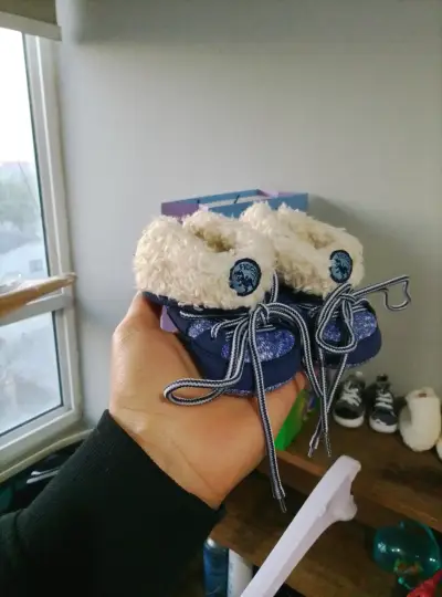 Zapatos para bebé en varios diseños y colores - miniatura 4