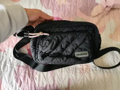 Riñonera negra Xtrem con diseño acolchado - miniatura 1