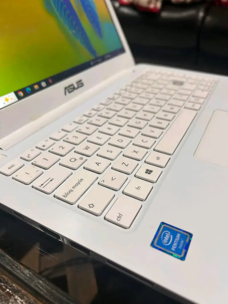 Notebook ASUS - 3