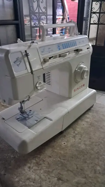 Máquina de Coser Singer Modelo Avance - miniatura 1