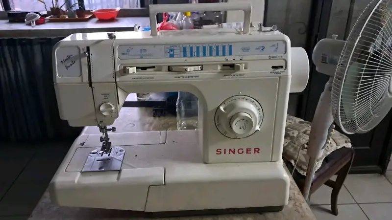 Máquina de Coser Singer Modelo Avance - 2