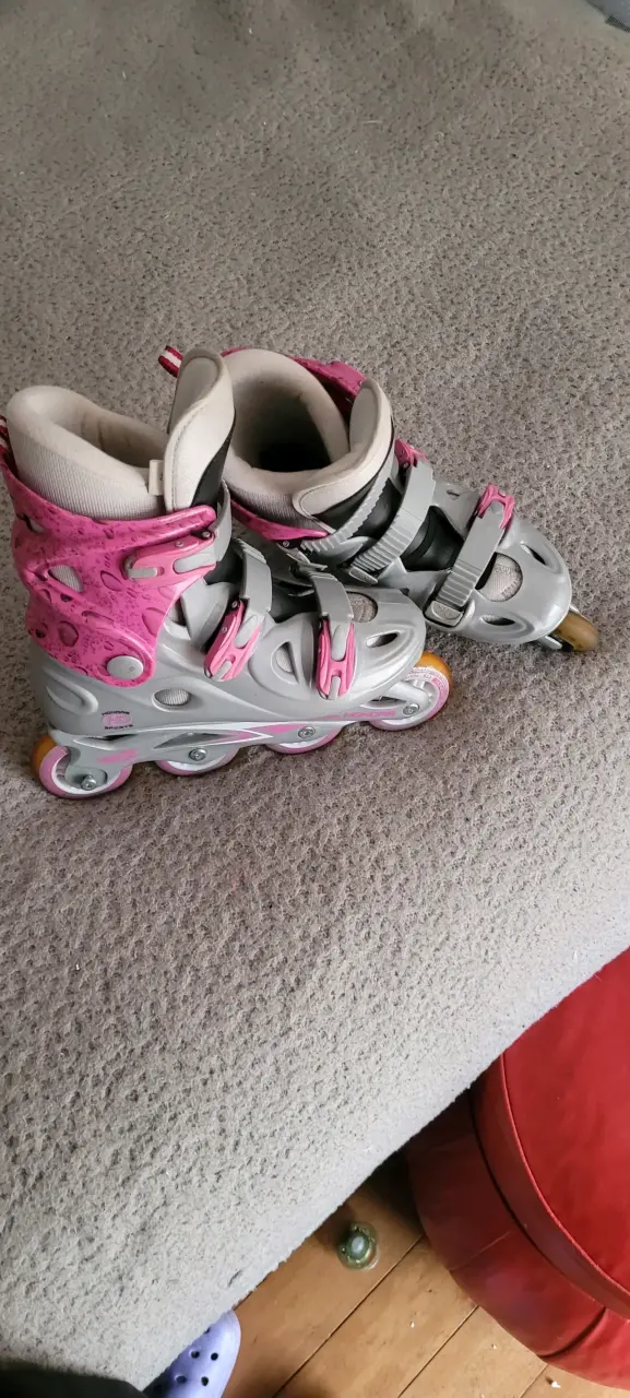 Patines en línea gris y rosa marca HONDAR - 2