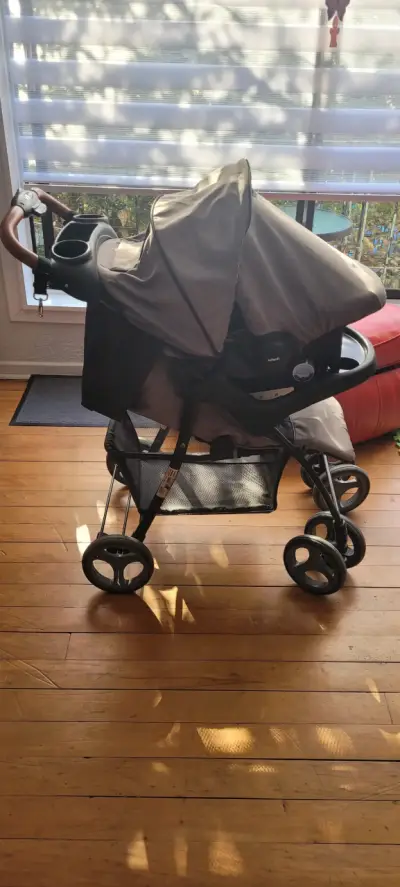 Coche de bebé Infanti con portavasos - miniatura 1