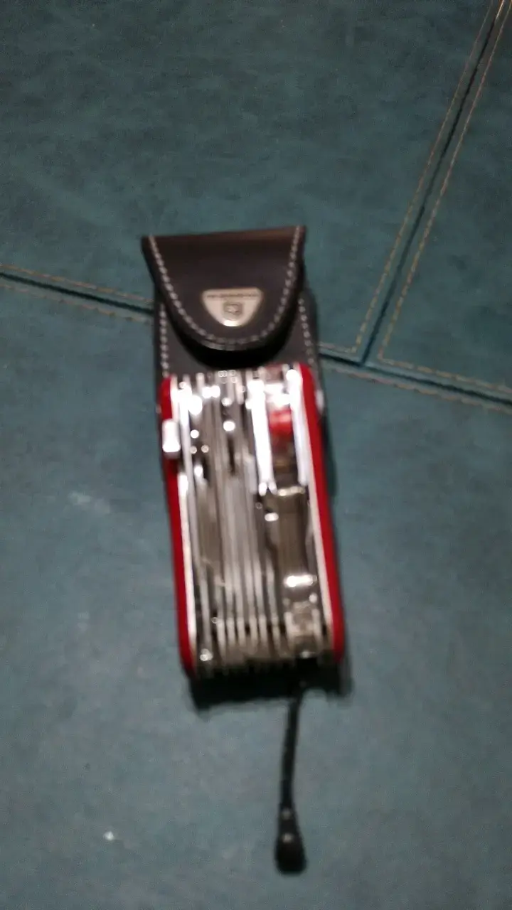 Navaja Suiza multifuncional Victorinox con funda - 2