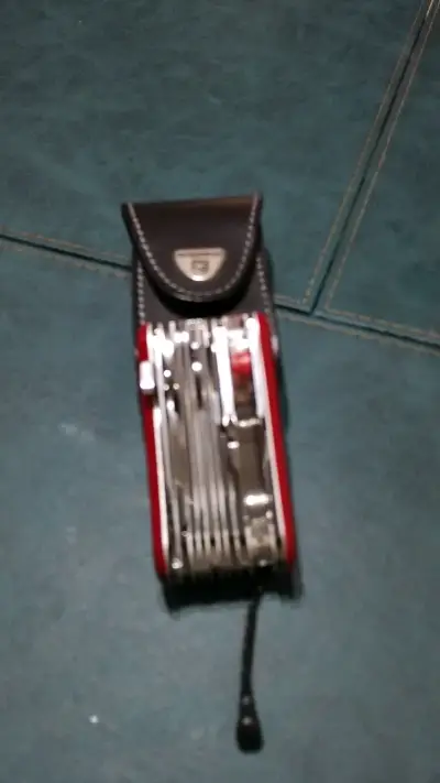 Navaja Suiza multifuncional Victorinox con funda - miniatura 2