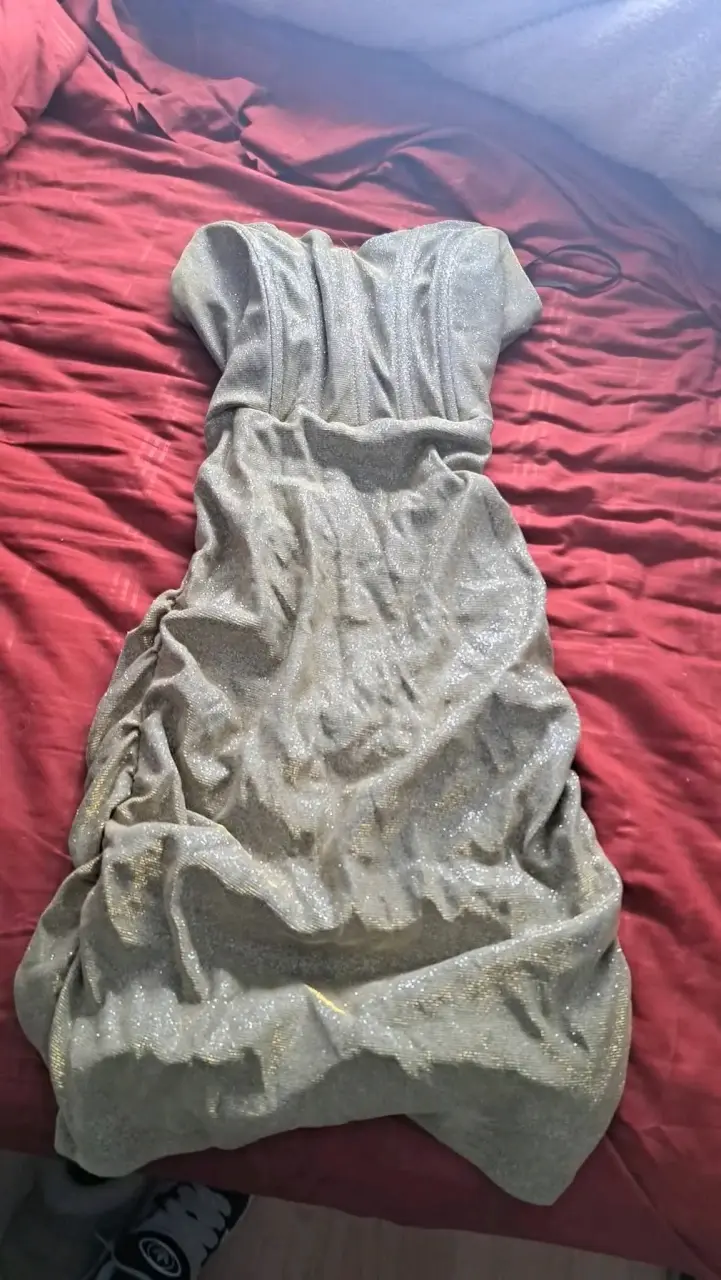 Vestido de fiesta plateado brillante