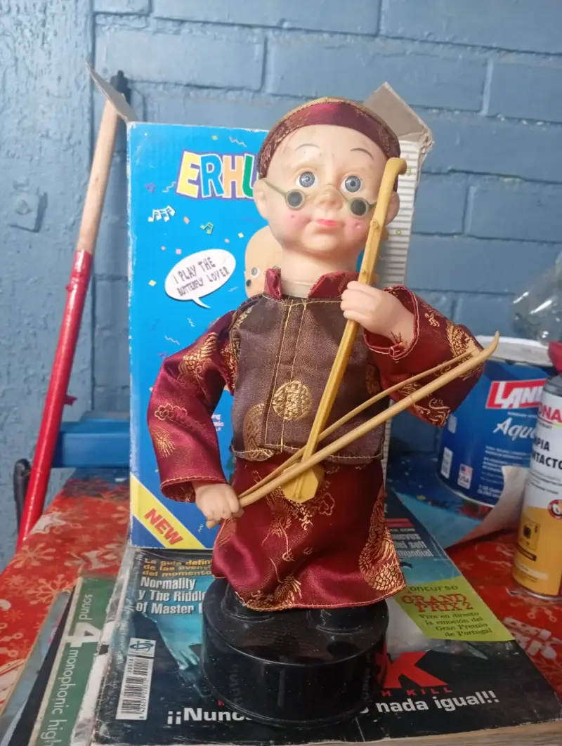 Muñeco musical Erhu Player con movimiento - 4