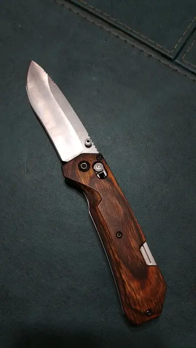 Cuchillo Plegable de Bolsillo con Mango de Madera - miniatura 1