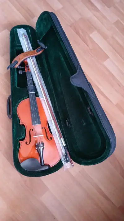 Violín con estuche y arco en buen estado - miniatura 1