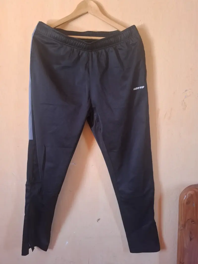Pantalones deportivos negros Lotto Talla L - 1