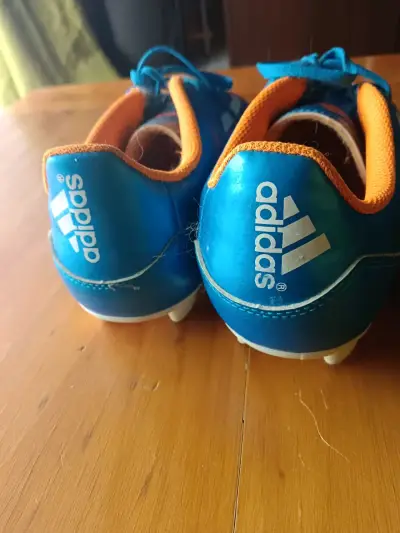 Zapatillas de fútbol Adidas azules para niños - miniatura 3