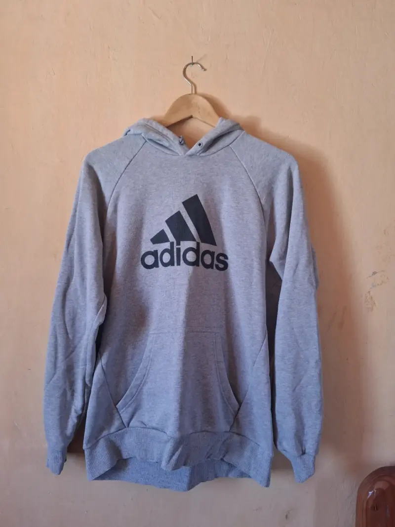 Polerón con capucha gris Adidas para hombre - 1
