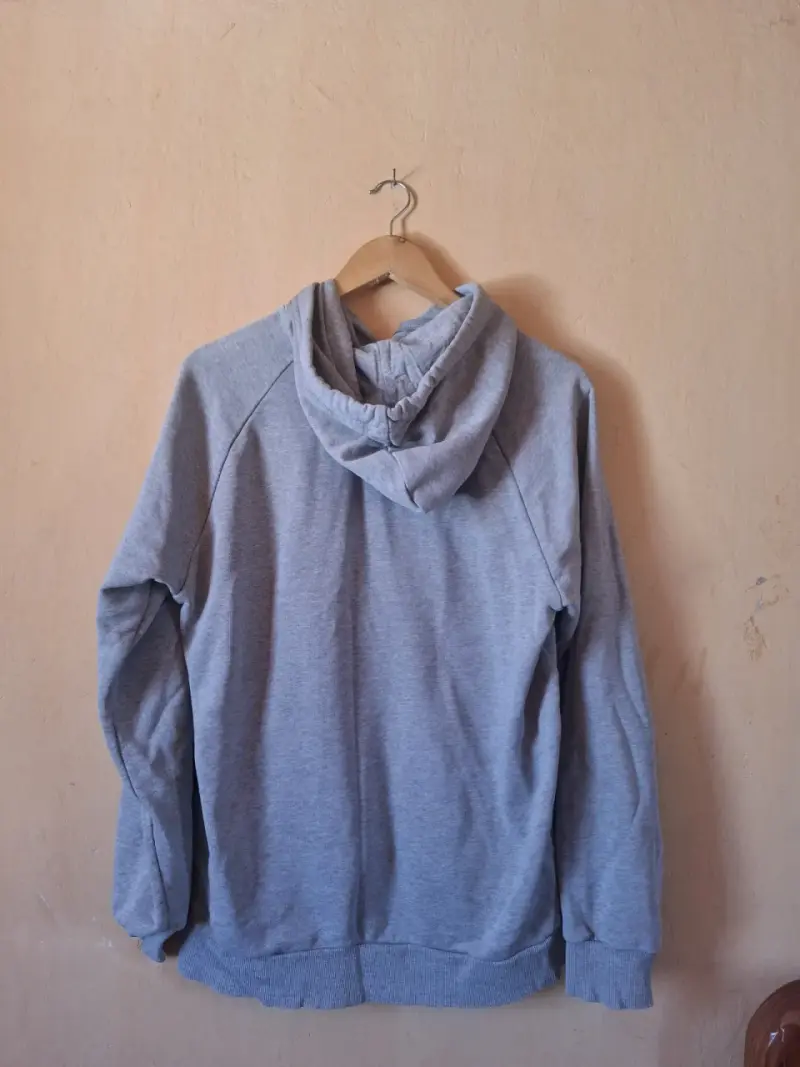 Polerón con capucha gris Adidas para hombre - 2