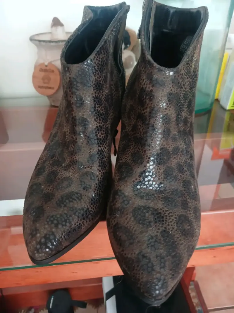 Botines de cuero animal print y gamuza - 1