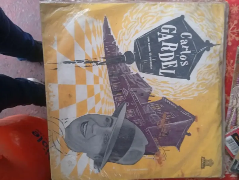 Disco de vinilo Carlos Gardel con éxitos clásicos