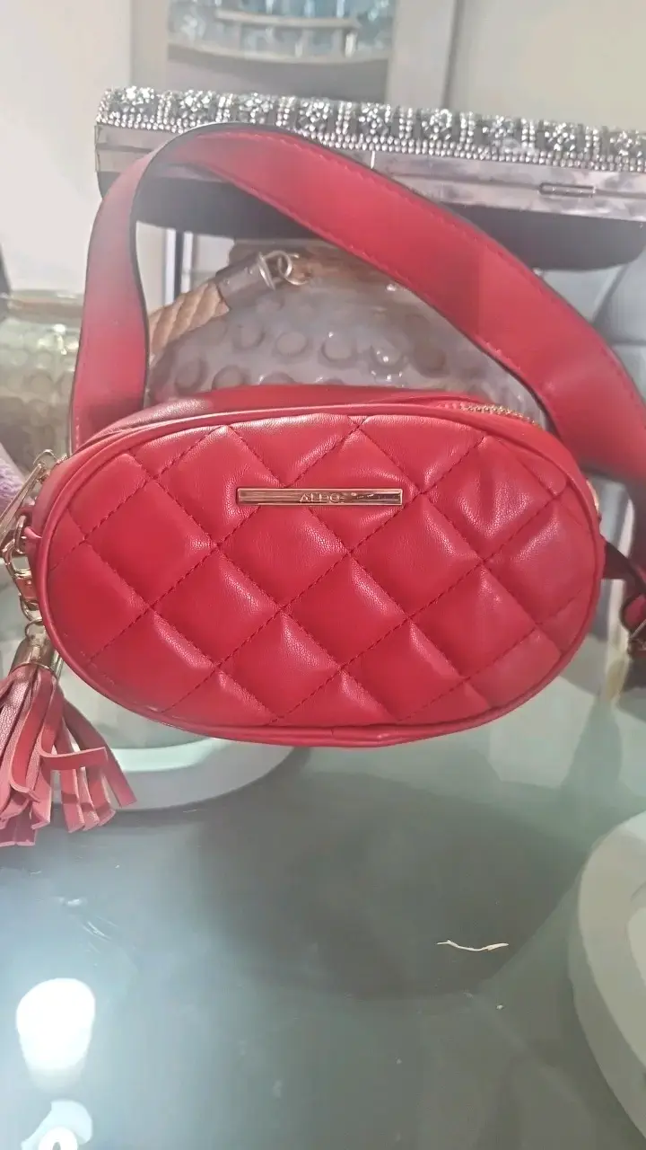 Cartera bandolera roja Aldo con diseño acolchado