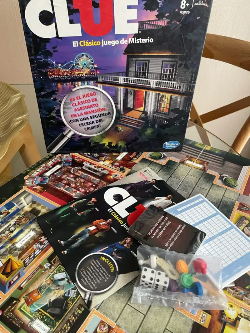 Juego de mesa Clue clásico de misterio - 2