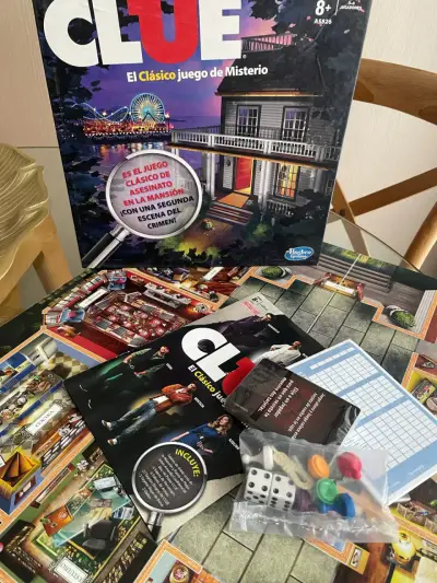 Juego de mesa Clue clásico de misterio - miniatura 2