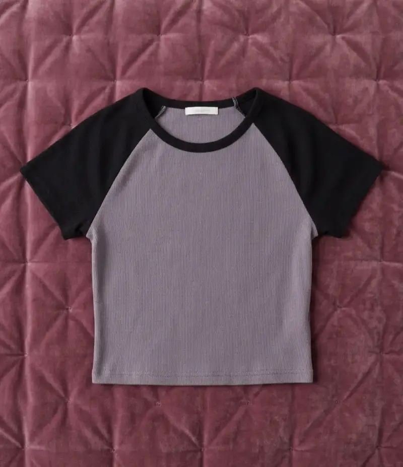 Polera bicolor gris y negra para mujer - 1