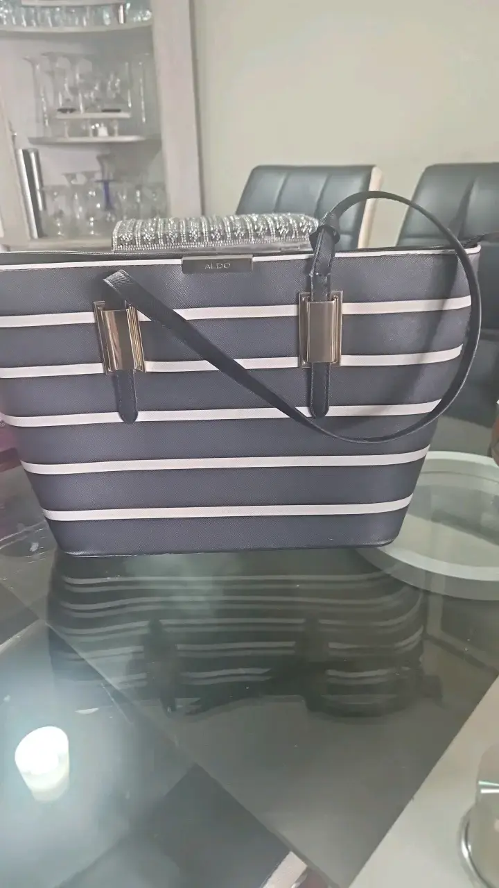 Bolso de rayas Aldo elegante