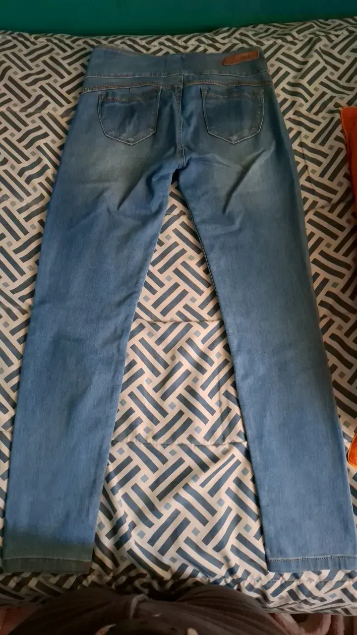 Jeans azul claro para mujer con botones - 4